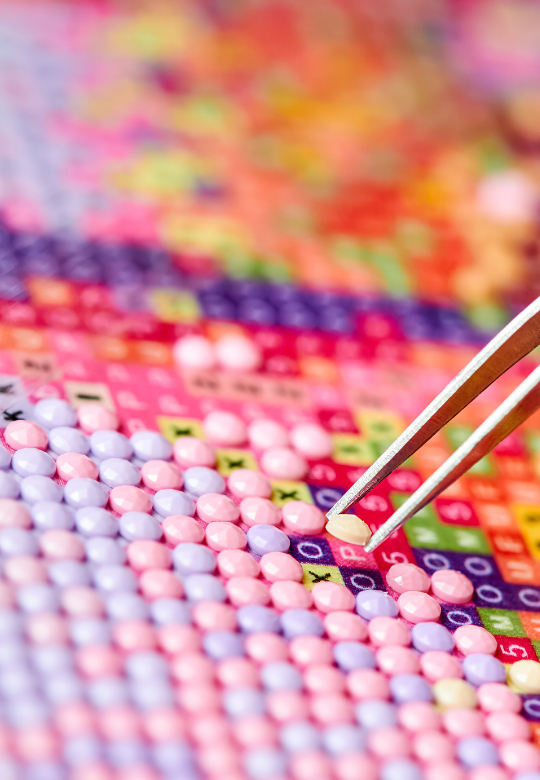 Открытие выставки бриллиантовых картин